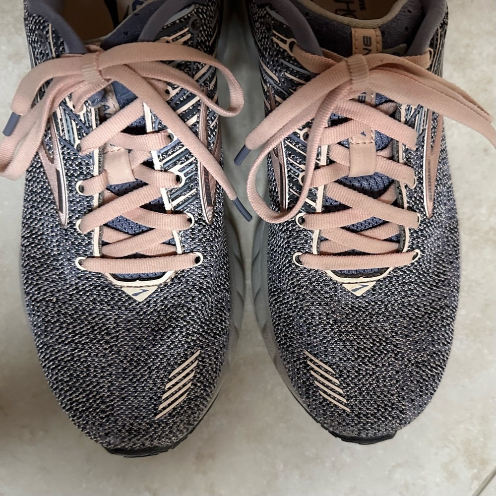 Brooks Women’s Adrenaline GTS 19 w/NEW INSOLES